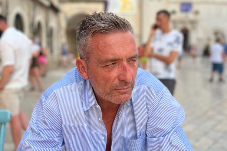 Toby Caton, Kompingo