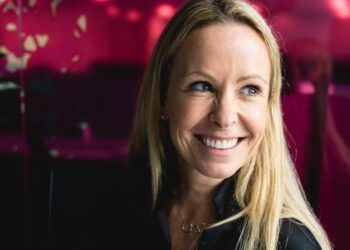 Hayley Roberts, Distology