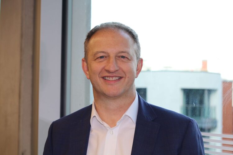 Ian Thomas, Sapphire