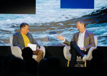 Enrique Lores with Steve Brazier at Canalys