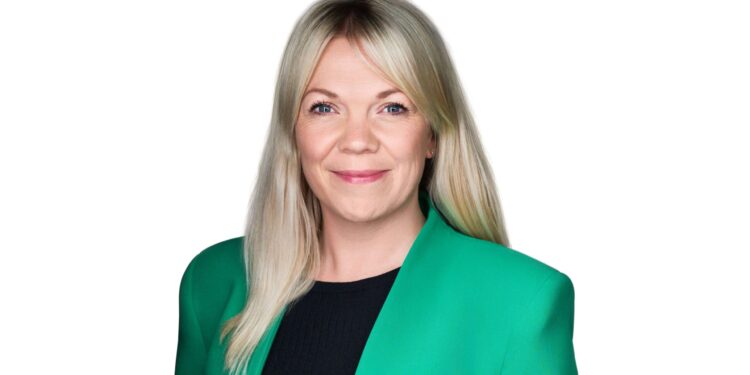 Hayley Mooney, Crayon