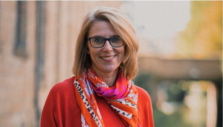 Helen Curtis, Coterie