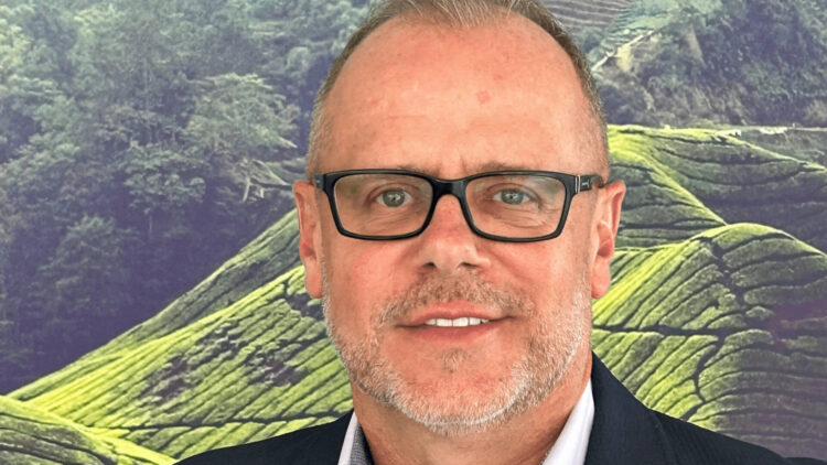 Vince DeLuca, Six Degrees