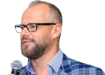 Vince DeLuca, Six Degrees