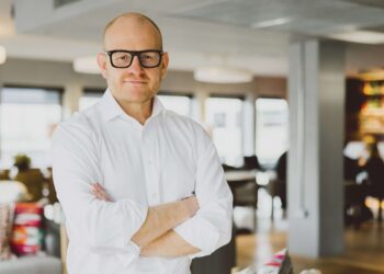 Dale Parkinson, Giacom