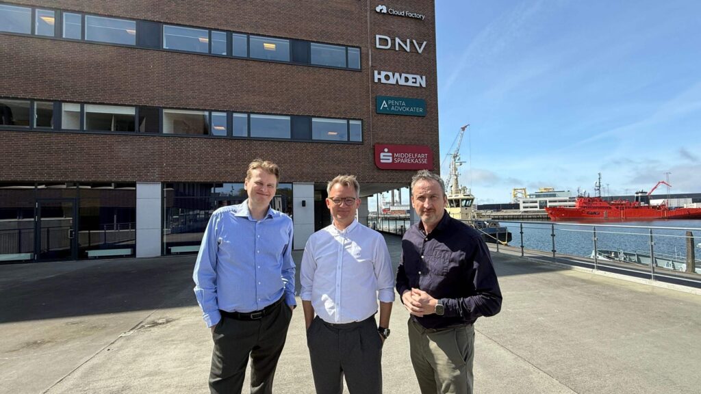 Jacob Schaumann Schmidt (centre), pictured with Cloud Factory CFO Anders Nielsen and CCO Carsten Videcrantz