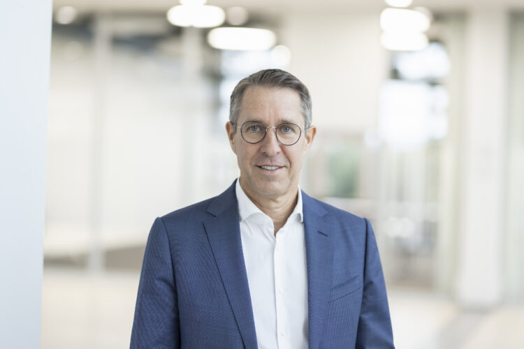 Konstantin Ebert, Bechtle