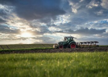 Salesforce bets farm on industry experts in ‘largest platform expansion in 18 years’