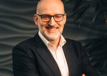 Paul Bryce, Communicate