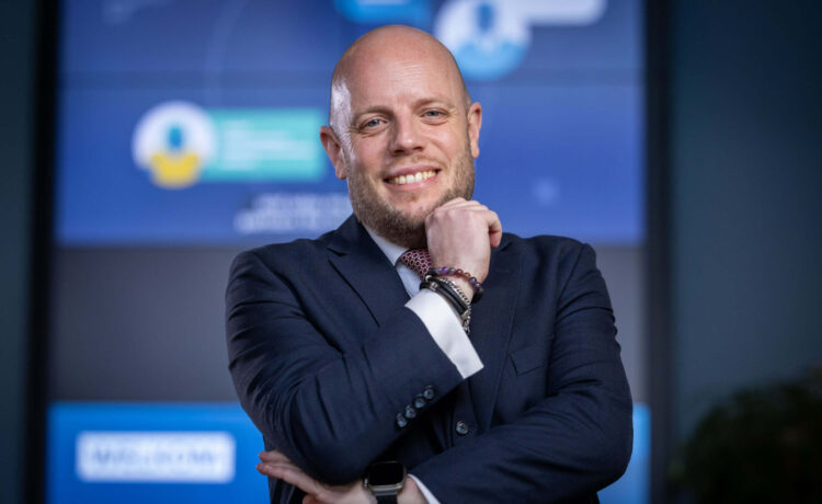 Steven Heinsius, Comstor