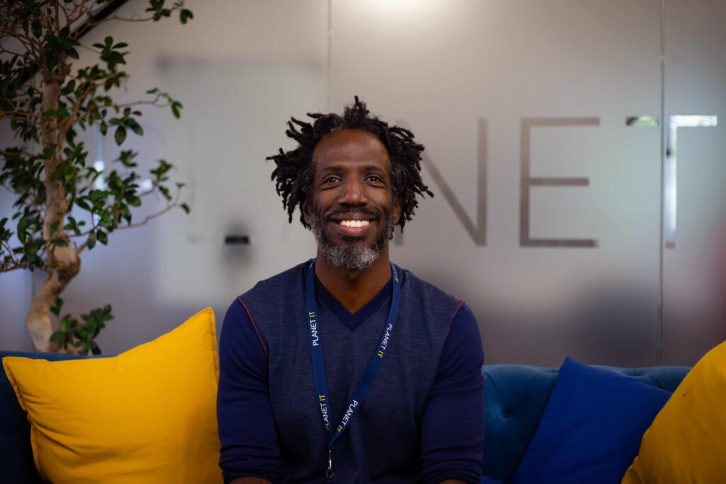 Gavin Jones, Planet IT