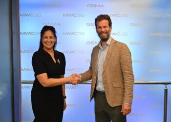 Closing the Loop founder Joost de Kluijver with the GSMA’s Sianne Ryder